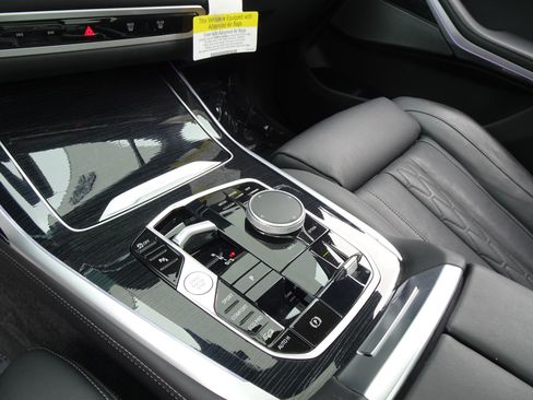 Used 2024 BMW X7 xDrive40i w/ M Sport Package AWD/4WD image 13