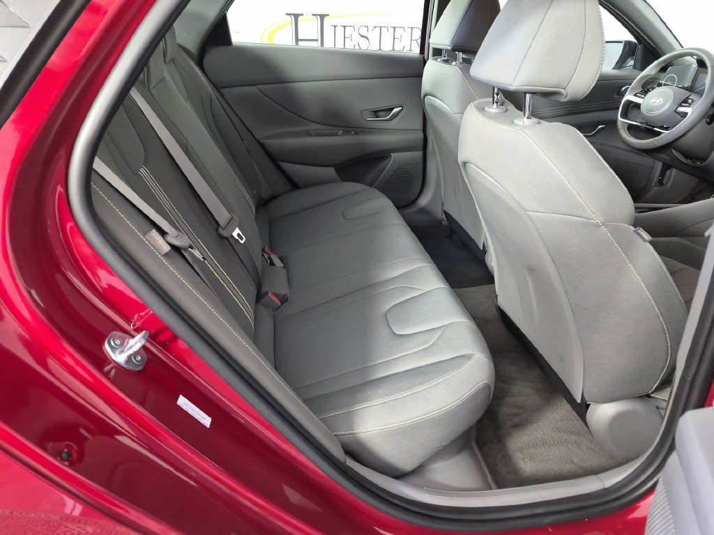 Used 2025 Hyundai Elantra SEL FWD image 36