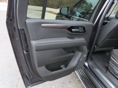 New 2026 Chevrolet Suburban Premier image 30