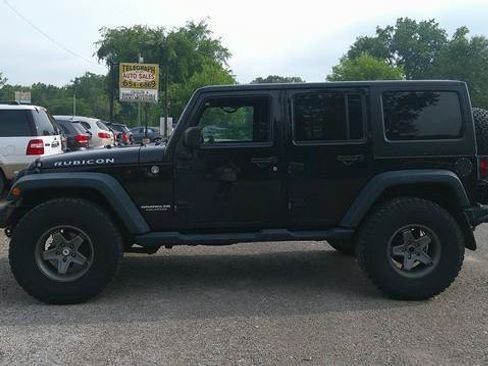 Used 2015 Jeep Wrangler Unlimited Rubicon w/ Connectivity Group AWD/4WD image 11
