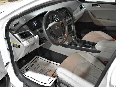 Used 2015 Hyundai Sonata SE image 11