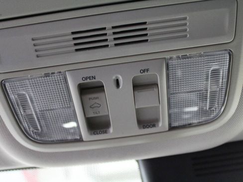 Used 2018 Honda Accord EX image 13