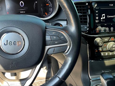 Used 2020 Jeep Grand Cherokee Altitude image 24