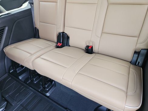 Used 2024 Chevrolet Tahoe Premier w/ Premium Package AWD/4WD image 33