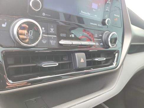 Used 2022 Toyota Highlander XLE image 21