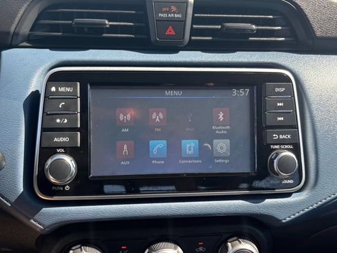 Used 2025 Nissan Versa SV FWD image 16