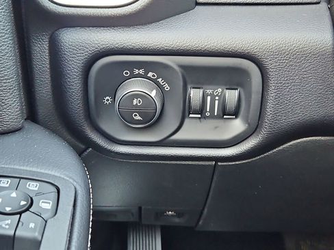 New 2026 RAM 2500 Laramie AWD/4WD image 18