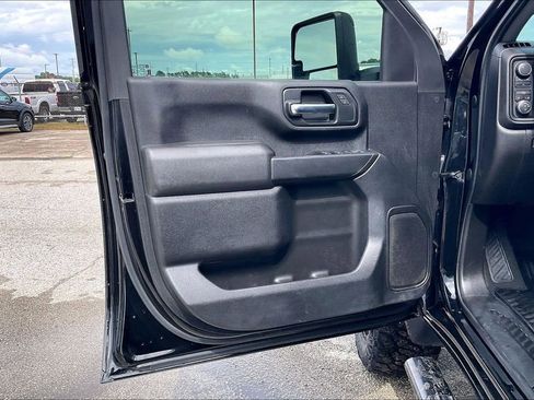Used 2022 Chevrolet Silverado 2500 Custom w/ Custom Value Package AWD/4WD image 17