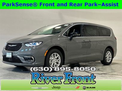 New 2025 Chrysler Pacifica Select