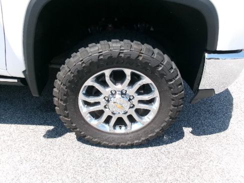 Used 2025 Chevrolet Silverado 2500 LTZ w/ LTZ Convenience Package AWD/4WD image 9