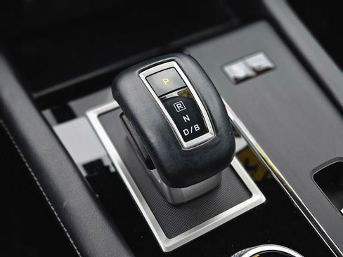 Used 2024 Mitsubishi Outlander SE image 25