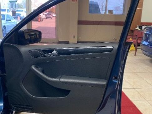 Used 2017 Volkswagen Jetta SEL image 15