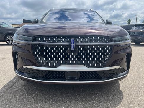 Used 2024 Lincoln Nautilus Reserve w/ Equipment Group 202A AWD/4WD image 3