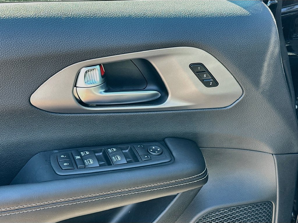 New 2027 Chrysler Pacifica Select AWD/4WD image 22