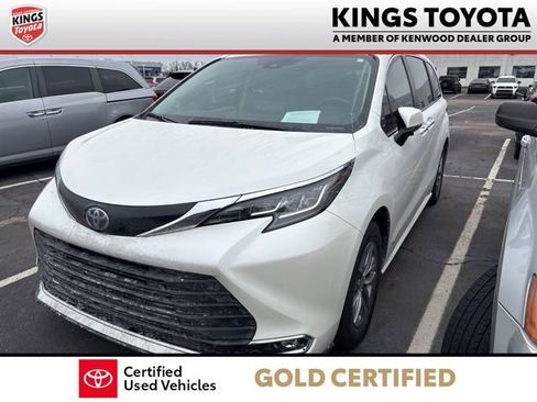 Used 2021 Toyota Sienna XLE w/ XLE Plus Package image 4