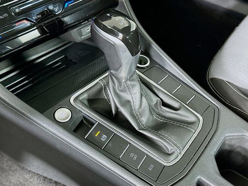 Used 2025 Volkswagen Jetta SE image 24