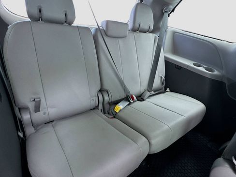 Used 2020 Toyota Sienna XLE image 20