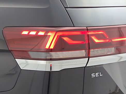 Used 2024 Volkswagen Atlas SEL Premium R-Line AWD/4WD image 36