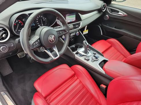 Used 2023 Alfa Romeo Giulia Veloce RWD image 23