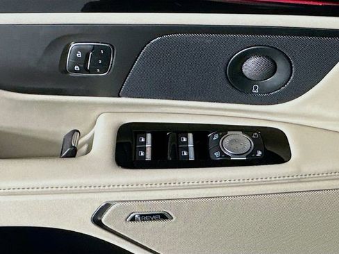 Used 2024 Lincoln Nautilus Reserve w/ Equipment Group 202A image 19