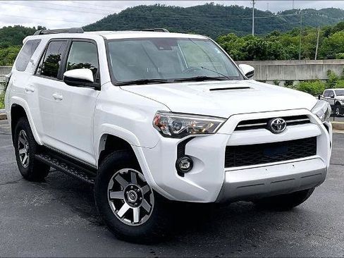 Used 2022 Toyota 4Runner TRD Off-Road AWD/4WD image 2