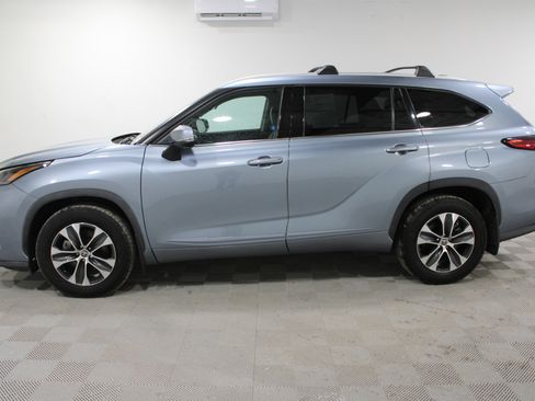 Used 2022 Toyota Highlander XLE image 33