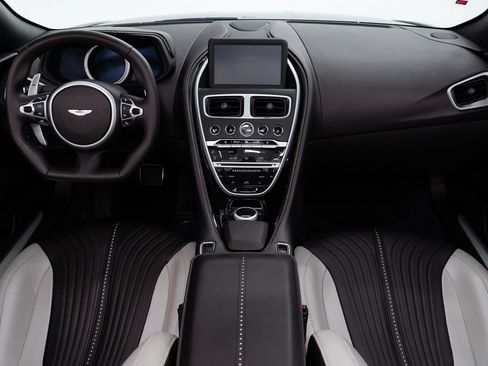 Used 2023 Aston Martin DB11 Volante RWD image 29