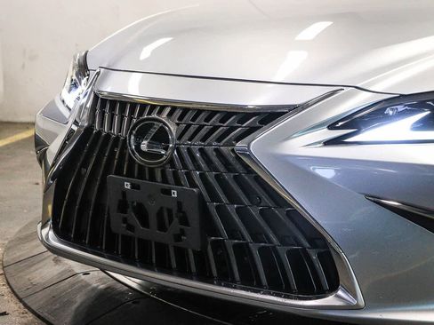 Used 2025 Lexus ES 350 w/ Premium Package FWD image 8