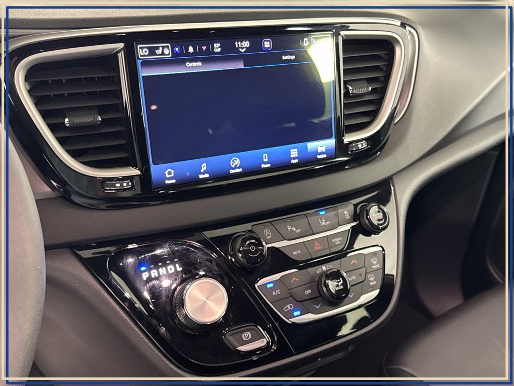 Used 2026 Chrysler Pacifica Select FWD image 24