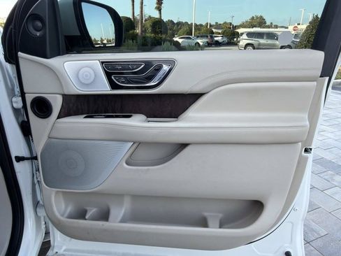 Used 2020 Lincoln Navigator L Reserve w/ Equipment Group 208A Reserve AWD/4WD image 18