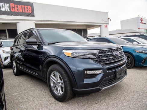 Used 2023 Ford Explorer XLT w/ Equipment Group 202A image 6