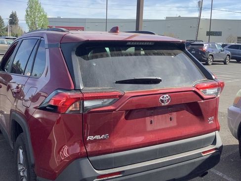 Used 2025 Toyota RAV4 XLE image 3