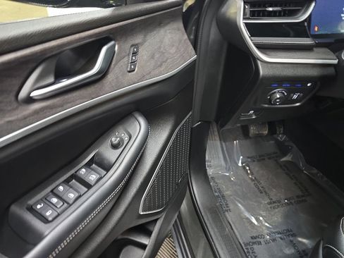 Used 2023 Jeep Grand Cherokee 4WD 4xe image 28