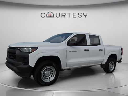 Used 2023 Chevrolet Colorado W/T w/ Advanced Trailering Package image 1