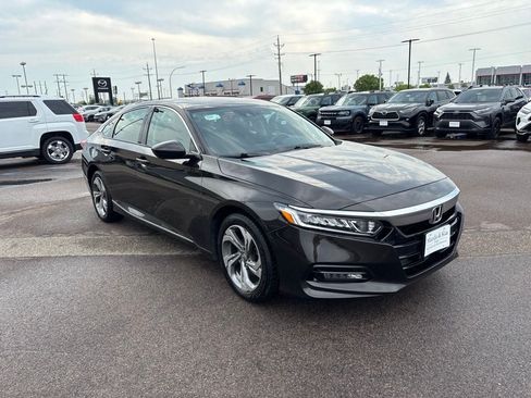 Used 2018 Honda Accord EX image 3