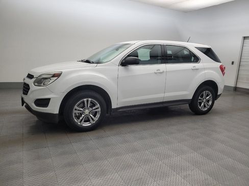 Used 2017 Chevrolet Equinox LS FWD image 2
