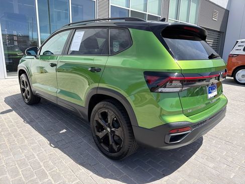 Certified 2025 Volkswagen Taos SE AWD/4WD image 5