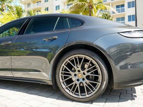 Used 2023 Porsche Panamera 4 Platinum Edition AWD/4WD image 18