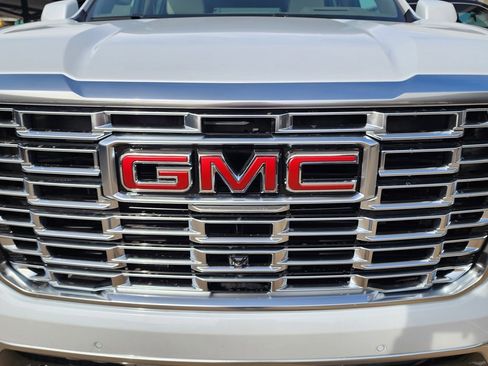 New 2026 GMC Yukon XL Denali w/ Denali Reserve Package image 8