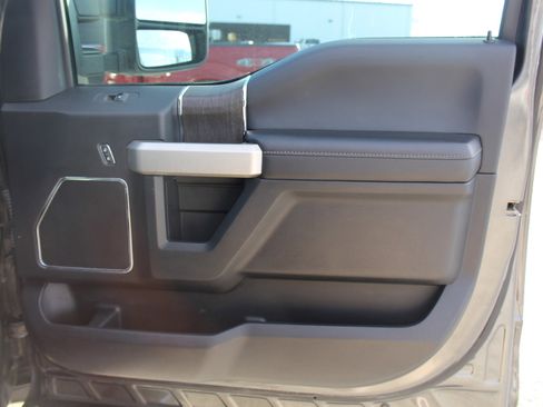 Used 2020 Ford F350 Lariat w/ Chrome Package image 24