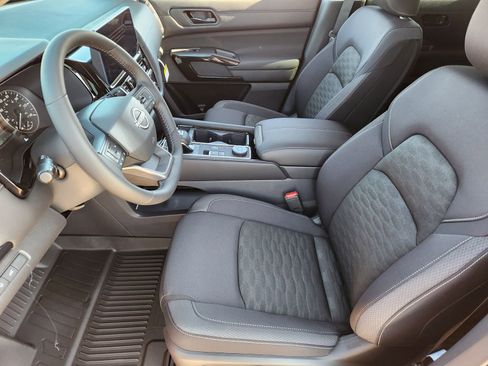 New 2026 Nissan Pathfinder SV image 12