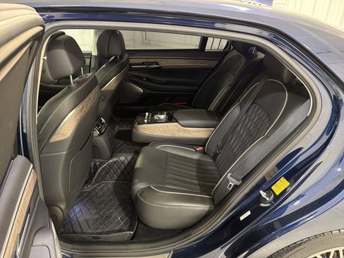 Used 2021 Genesis G90 3.3T Premium RWD image 12