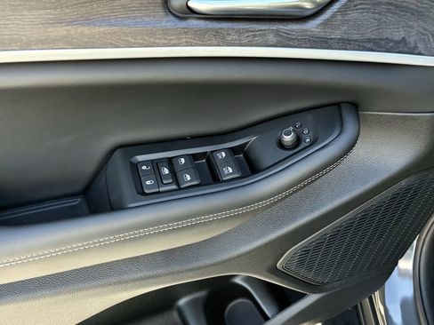 New 2026 Jeep Grand Cherokee Altitude AWD/4WD image 15