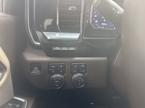 Used 2024 Chevrolet Silverado 2500 LTZ w/ LTZ Convenience Package AWD/4WD image 19