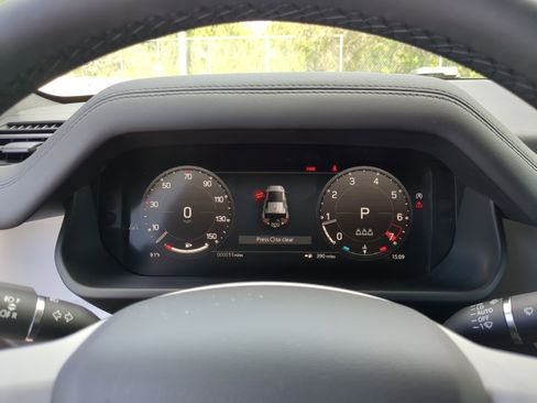 New 2025 Land Rover Defender 110 S image 31