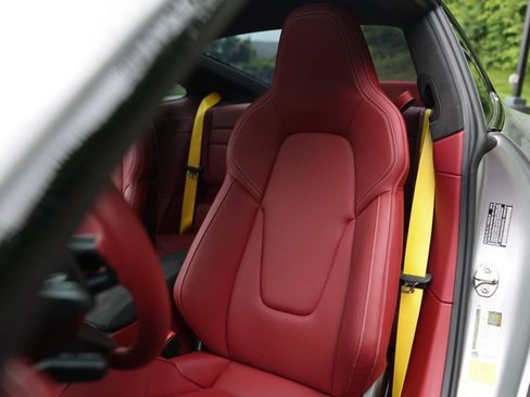 Used 2024 Porsche 911 Carrera w/ Premium Package image 21