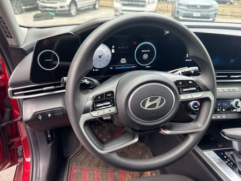 Used 2024 Hyundai Elantra SEL image 11