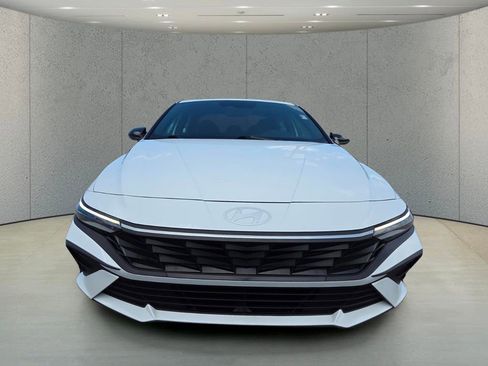Used 2025 Hyundai Elantra Sport FWD image 8