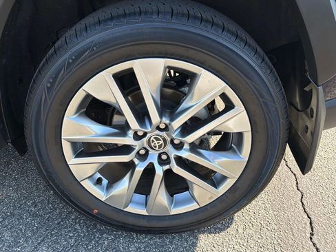 Certified 2022 Toyota RAV4 XLE Premium AWD/4WD image 31