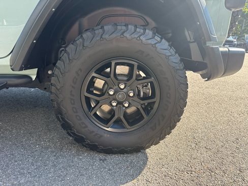 Used 2024 Jeep Wrangler Unlimited AWD/4WD image 18